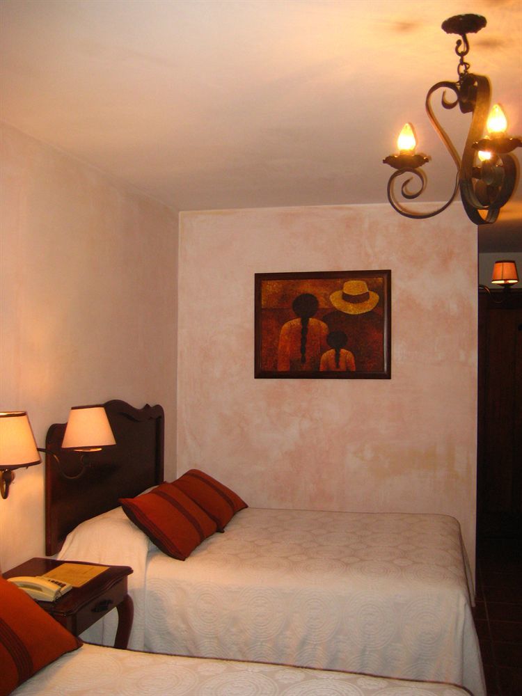 Hotel Las Farolas Антигуа-Гватемала Экстерьер фото